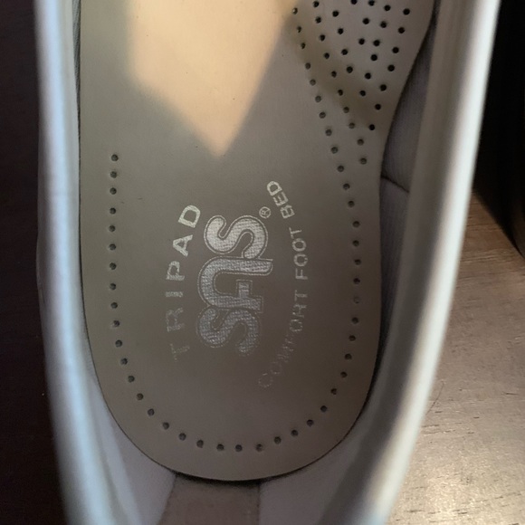 “Simplify” Loafers in “Pearl Bone” Leather - Picture 8 of 13